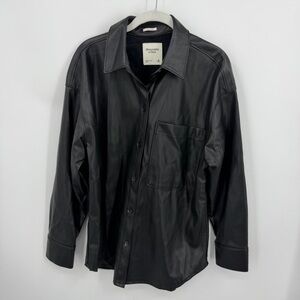 Abercrombie & Fitch women's oversized vegan leather shirt jacket in black sz M